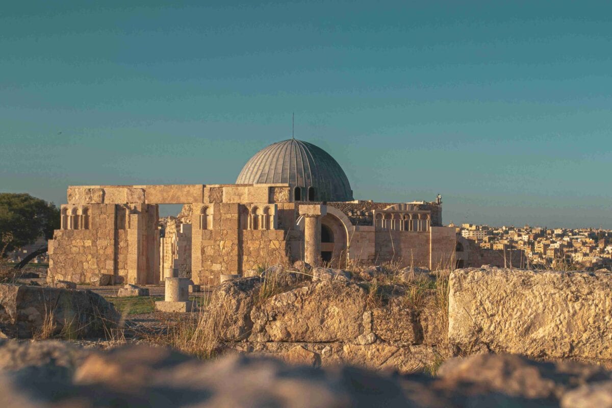 Ruiny Cytadeli w Ammanie w Jordanii, z kopułą pałacu Umajjadów na wzgórzu