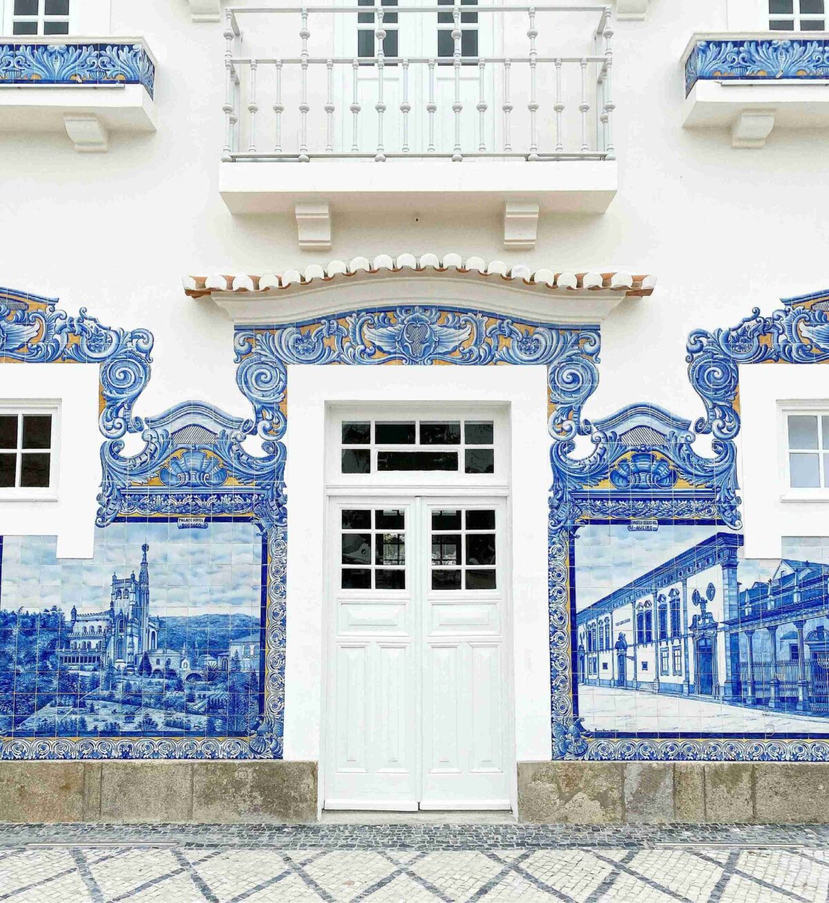 Azulejos na elewacji budynku w Portugalii
