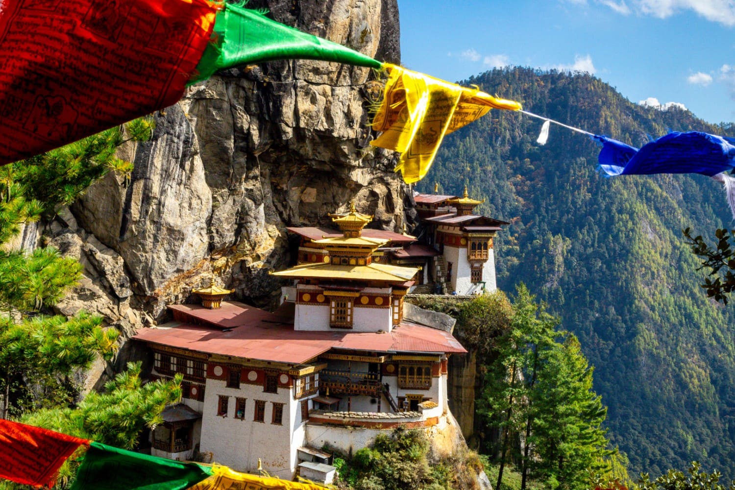 Klasztor Tygrysie Gniazdo (Paro Taktsang) w Bhutanie.