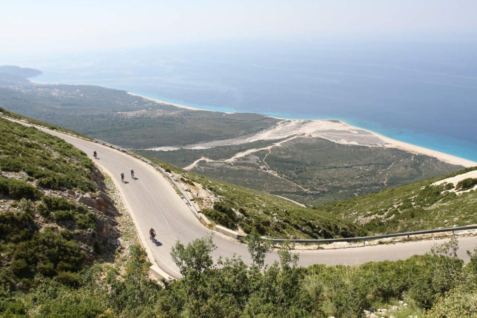 Przełęcz Llogara w Albanii z widokiem na Morze Jońskie