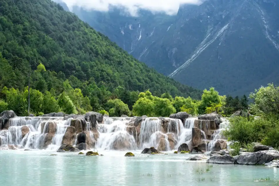 Blue Moon Valley – malownicze wodospady w okolicach Lijiang