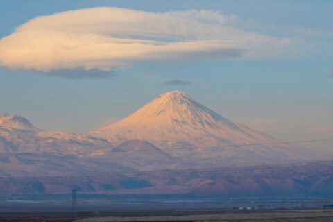 Widok na Górę Ararat w Turcji o świcie