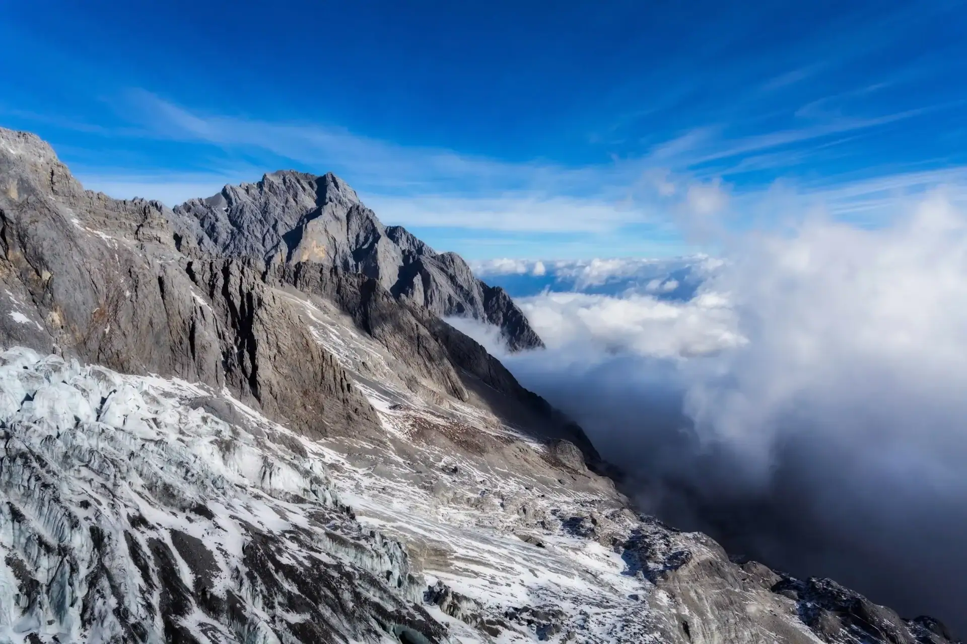 Panorama wysokogórska w Lijiang – Jade Dragon Snow Mountain