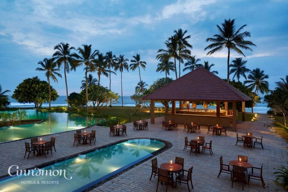 Hotel Hikka Tranz by Cinnamon nad oceanem Sri Lanki