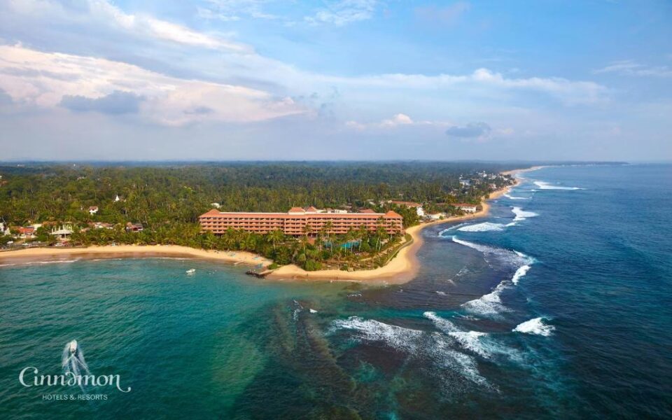 Hotel Hikka Tranz by Cinnamon nad oceanem Sri Lanki