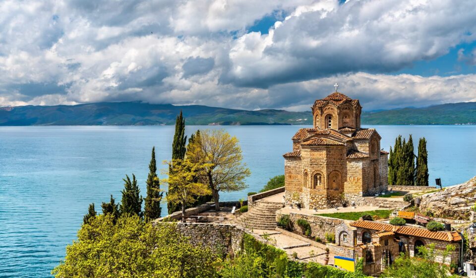 Cerkiew św. Jana Kaneo nad Jeziorem Ochrydzkim w Albanii