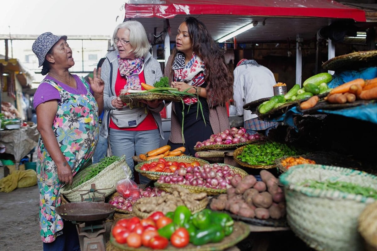 Kolorowy targ na Madagaskarze – spotkania z lokalną społecznością