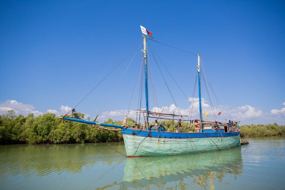 Morondava – malgaska łódź na wodach Oceanu Indyjskiego