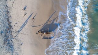 Plaża w Morondava – tradycyjna łódź rybacka na wybrzeżu Madagaskaru