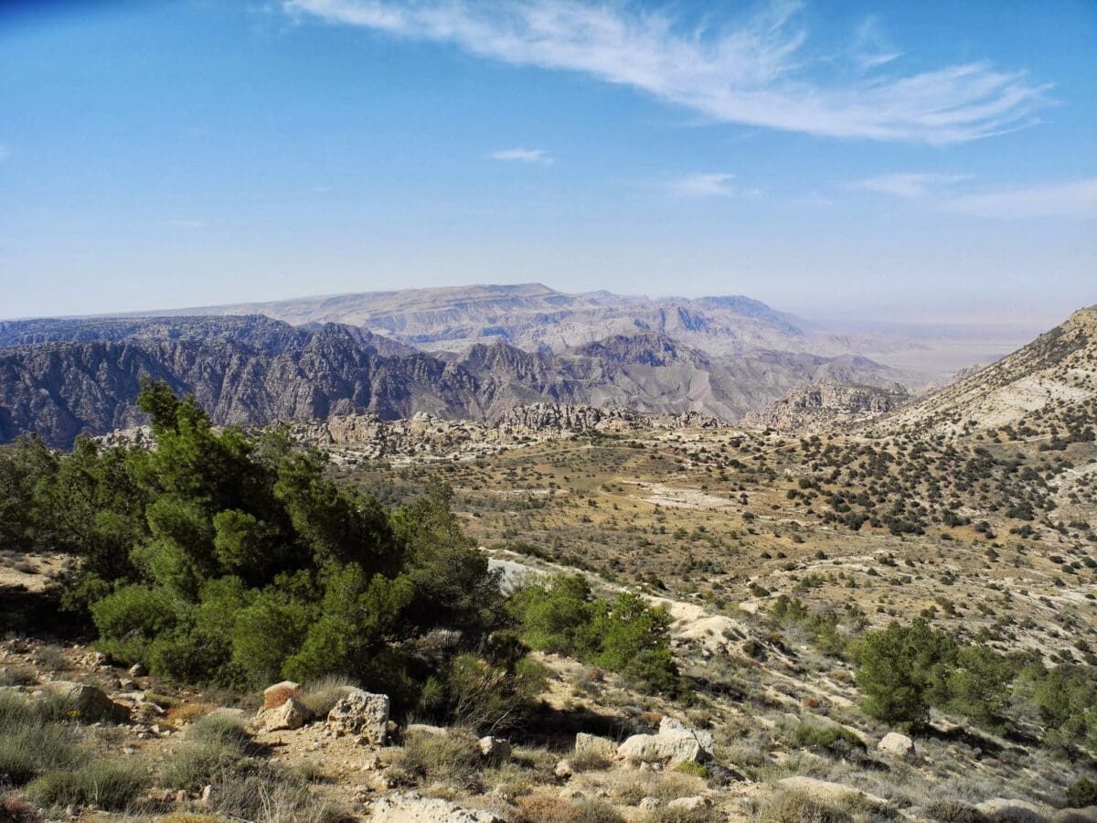 Rezerwat Biosfery Dana – panoramiczny widok na góry i doliny podczas wyprawy do Jordanii