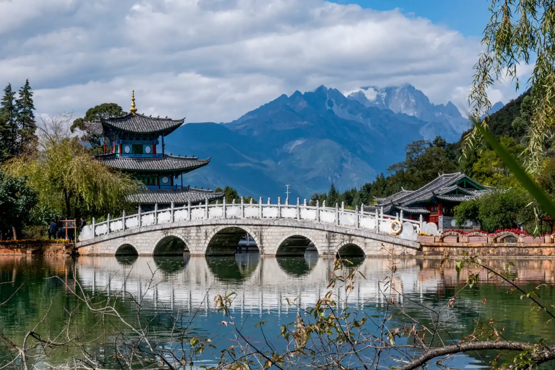 Staw Czarnego Smoka – atrakcja turystyczna Lijiang w Chinach