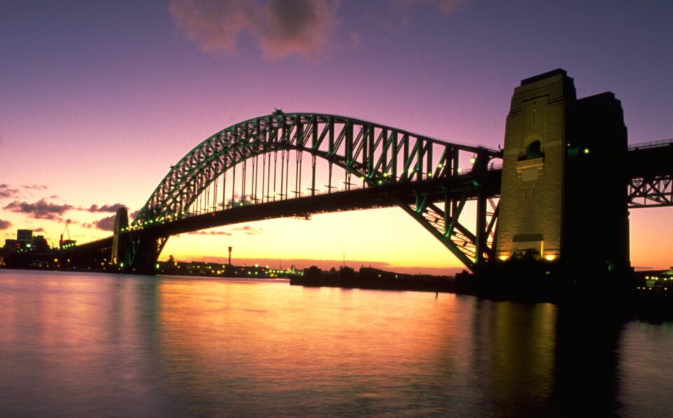 Sydney Harbour Bridge o zachodzie słońca