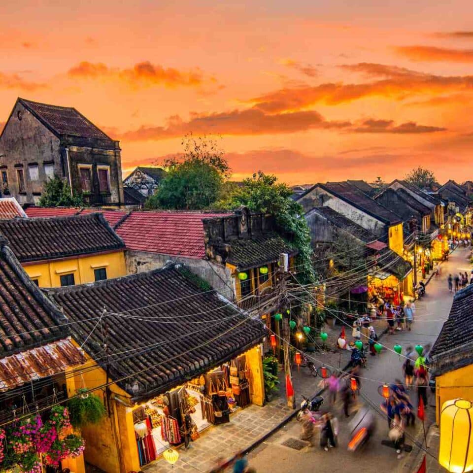 Miasto Hoi An w Wietnamie z tradycyjną architekturą.