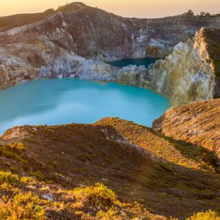 Wulkan Kelimutu na Flores w Indonezji – jeziora kraterowe zmieniające kolory